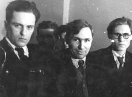Ян Иванович Колтунов (МАИ), Аркадий Александрович Космодемьянский и Фёдор Иванович Михайлов (МГУ) - докладчики - в редакции журнала «Советское студенчество» 12 марта 1947 г. на Встрече, посвященной подготовке ракетных и космических полётов