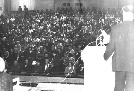 Я.И. Колтунов выступает 9.10.1980с первым докладом - обращением «Путь в Космос, к новой Цивилизации человека и общества планеты Земля» в организованном им вместе с коллегами Народном Университете Клуба комплексного самопрограммирования КСП «Космос» в Дворце Культуры г. Королёв (ранее - Подлипки Московской области)